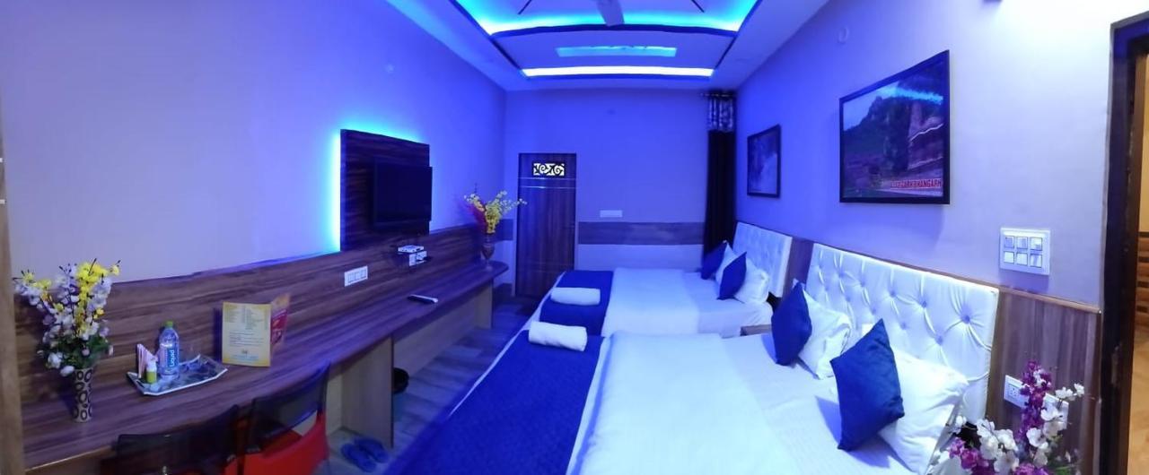 มาน โฮเต็ล แอนด์ เรสเทอรองต์ Hotel อัลวาร์ ภายนอก รูปภาพ