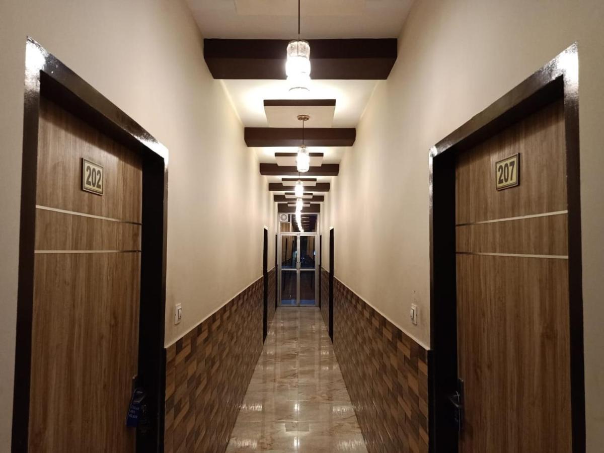 มาน โฮเต็ล แอนด์ เรสเทอรองต์ Hotel อัลวาร์ ภายนอก รูปภาพ