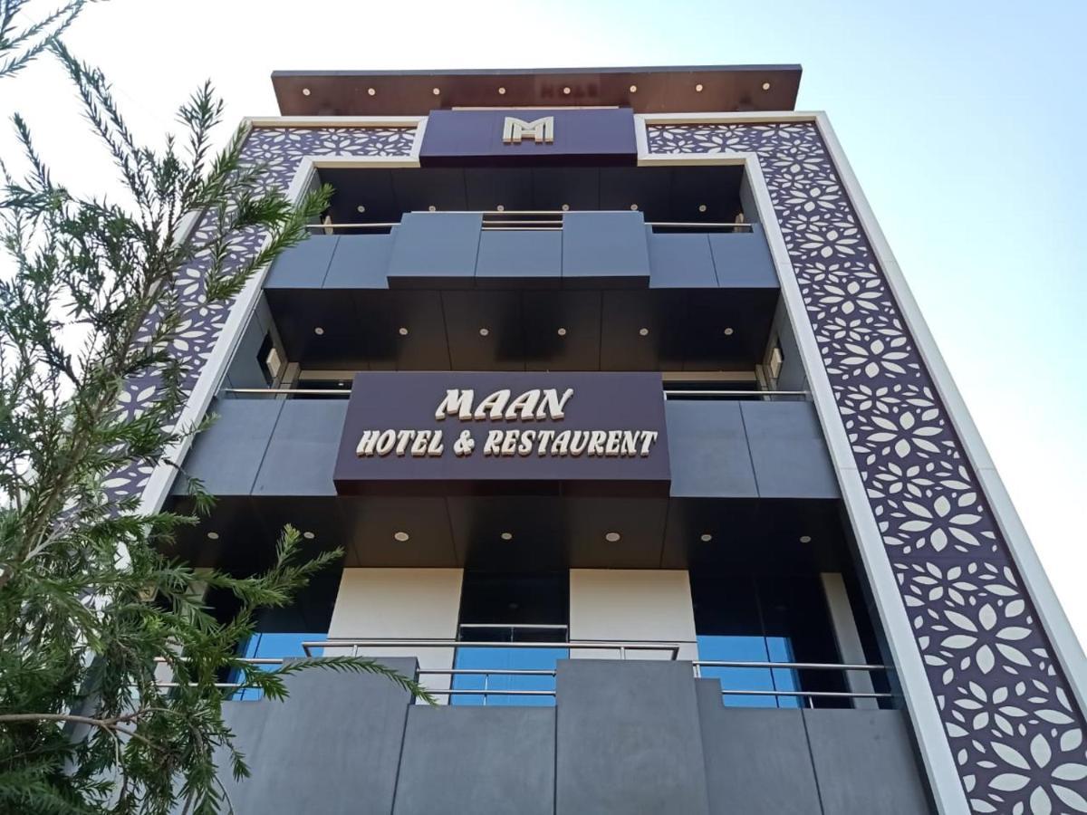 มาน โฮเต็ล แอนด์ เรสเทอรองต์ Hotel อัลวาร์ ภายนอก รูปภาพ