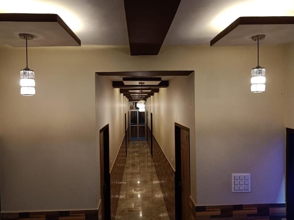 มาน โฮเต็ล แอนด์ เรสเทอรองต์ Hotel อัลวาร์ ภายนอก รูปภาพ